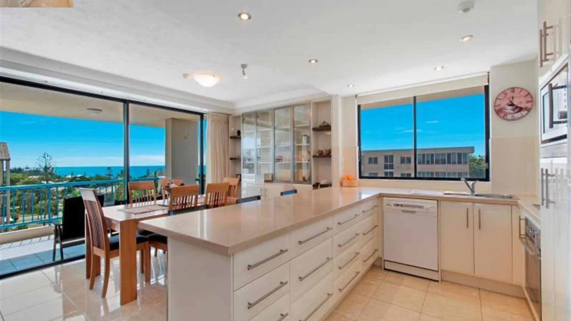 Burgess @ Kings Beach Apartments Caloundra 3*,  Australie