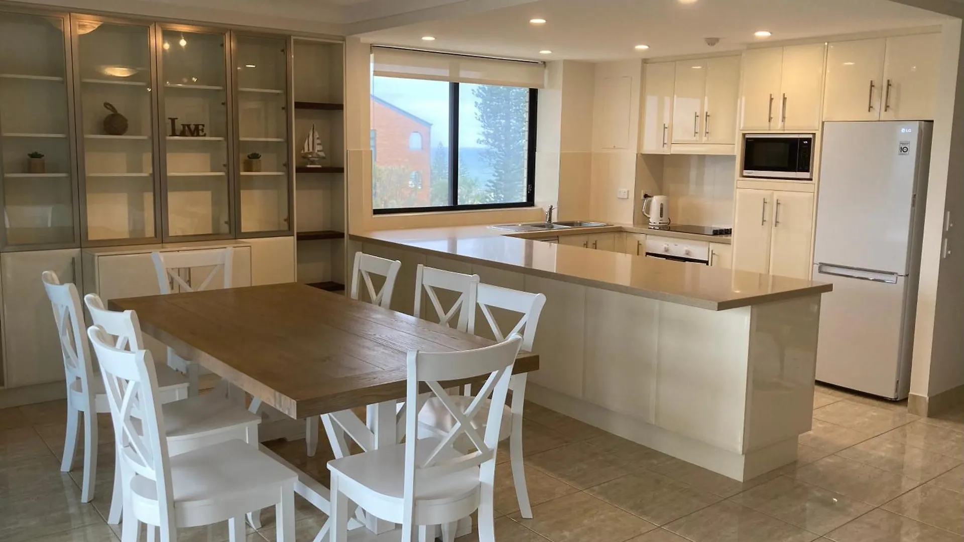 Burgess @ Kings Beach Apartments Caloundra