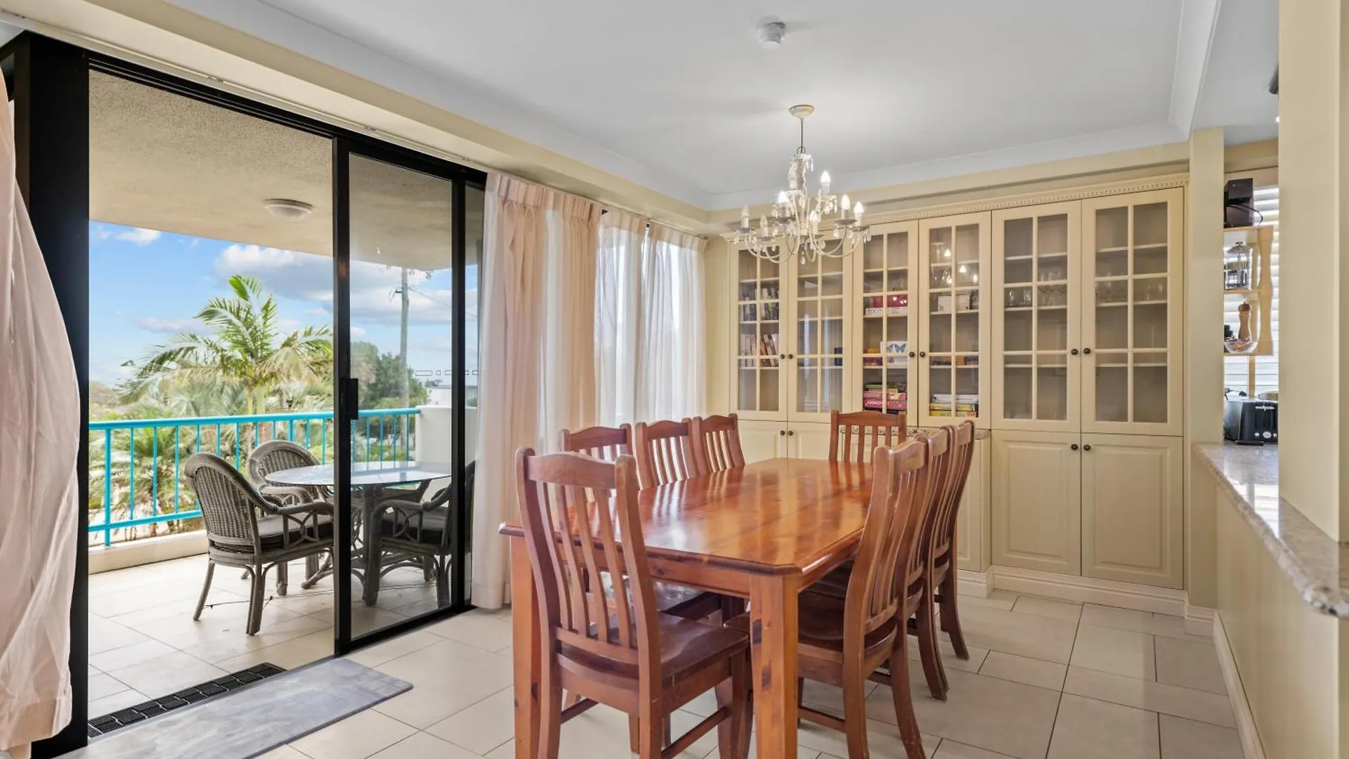 Burgess @ Kings Beach Apartments Caloundra