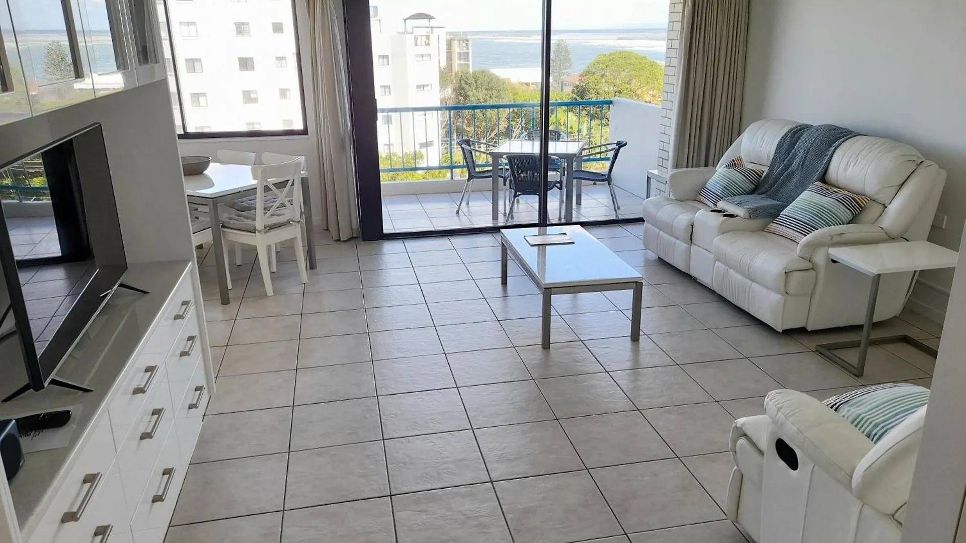 Aparthotel Burgess @ Kings Beach Apartments Caloundra