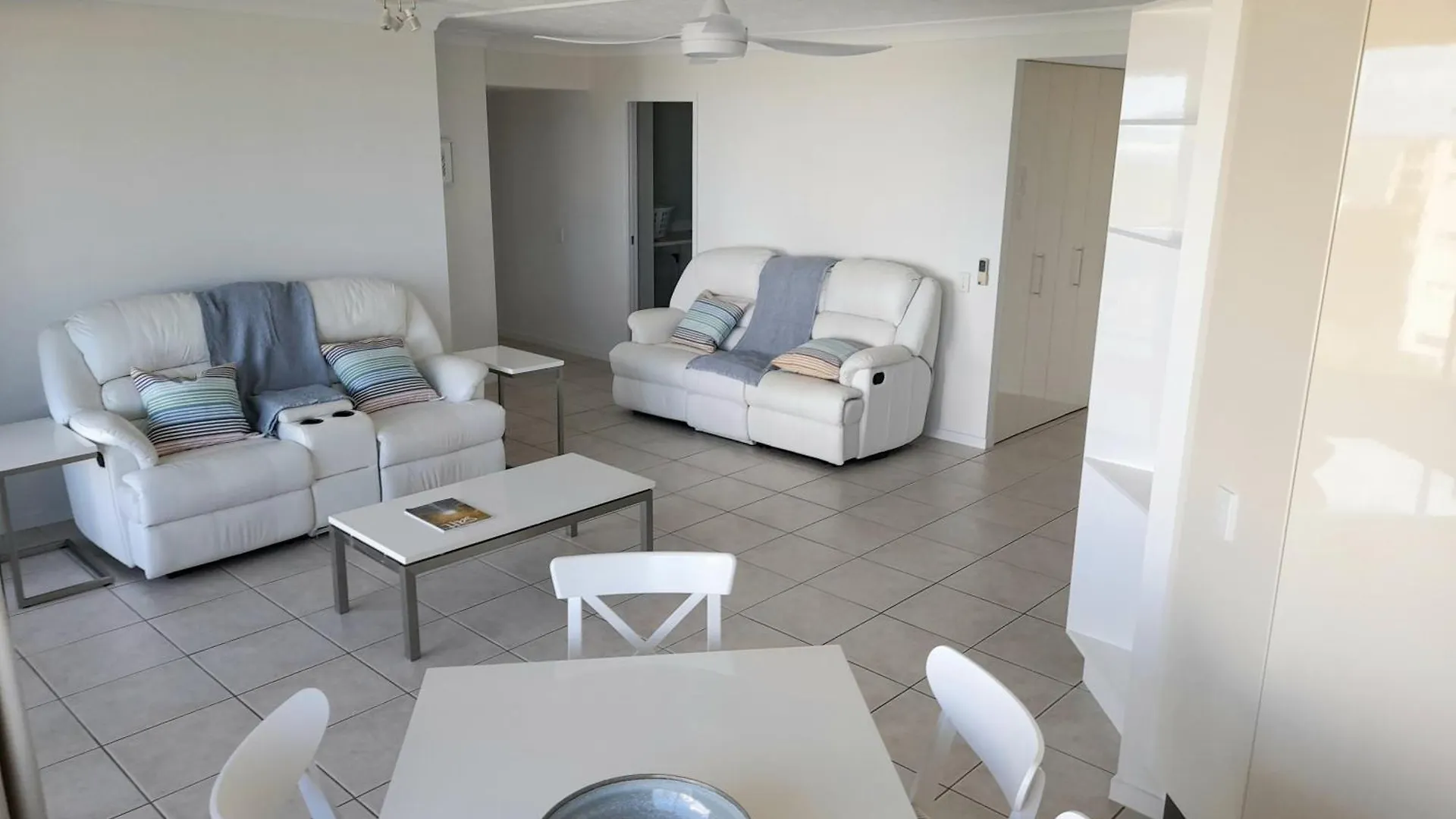 *** Aparthotel Burgess @ Kings Beach Apartments Caloundra Australia