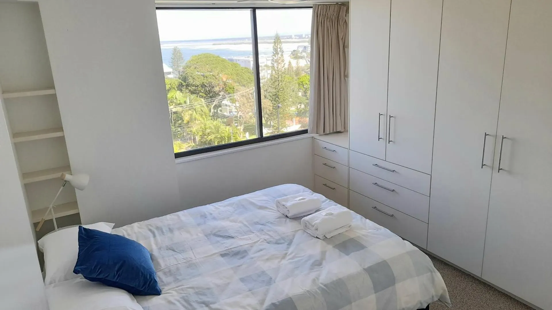 Burgess @ Kings Beach Apartments Caloundra Aparthotel