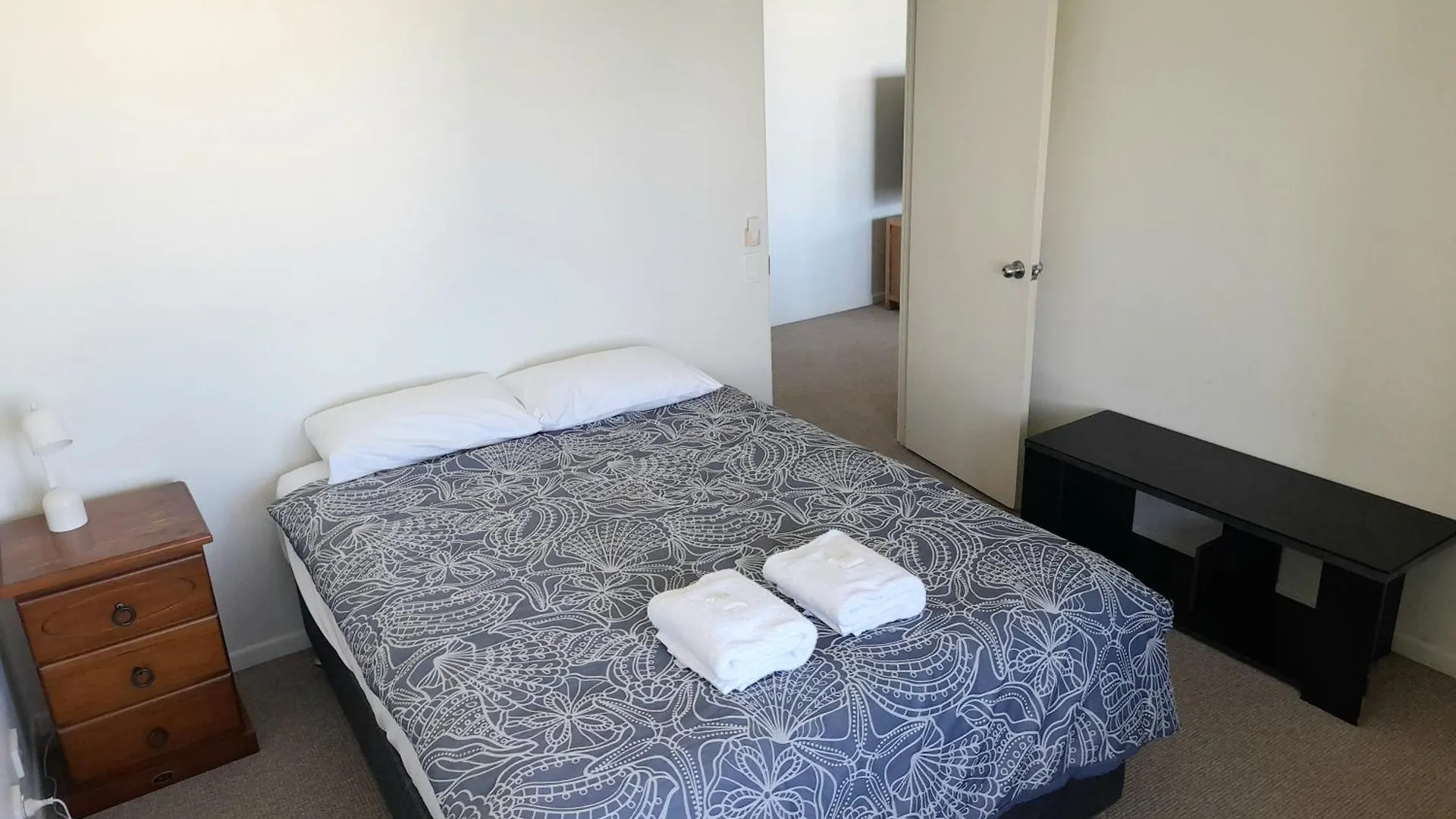 Aparthotel Burgess @ Kings Beach Apartments Caloundra