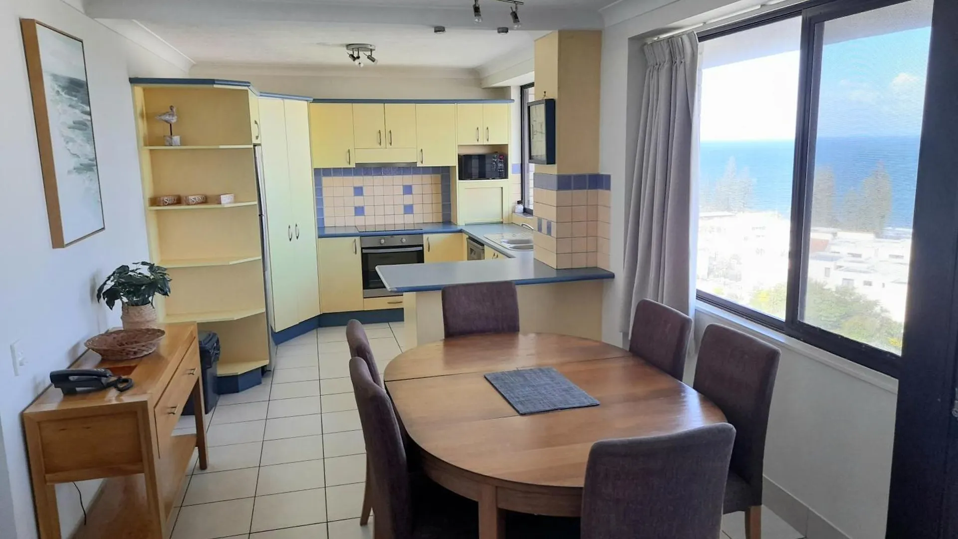 *** Aparthotel Burgess @ Kings Beach Apartments Caloundra Australia