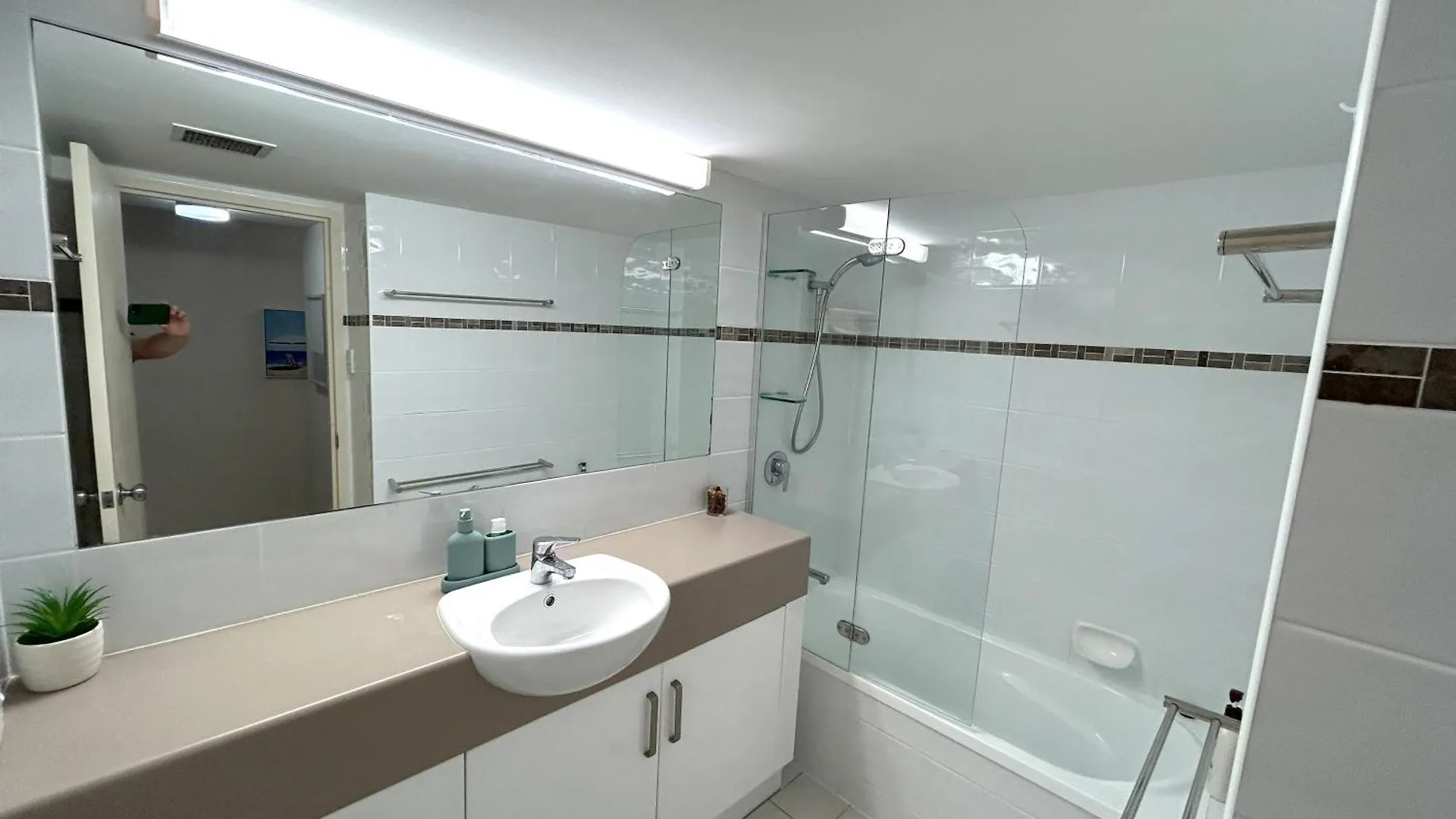 Aparthotel Burgess @ Kings Beach Apartments Caloundra